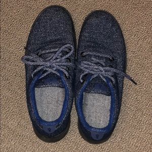 Dark blue allbirds wool runners size 9